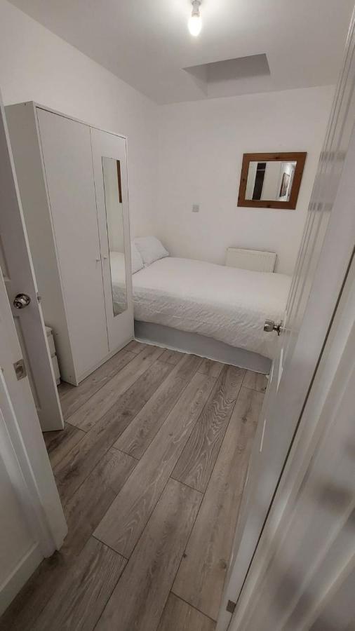 Double En-Suite Room Available In 3 Bed Apt Londýn Exteriér fotografie