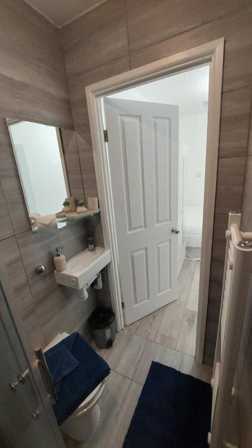 Double En-Suite Room Available In 3 Bed Apt Londýn Exteriér fotografie