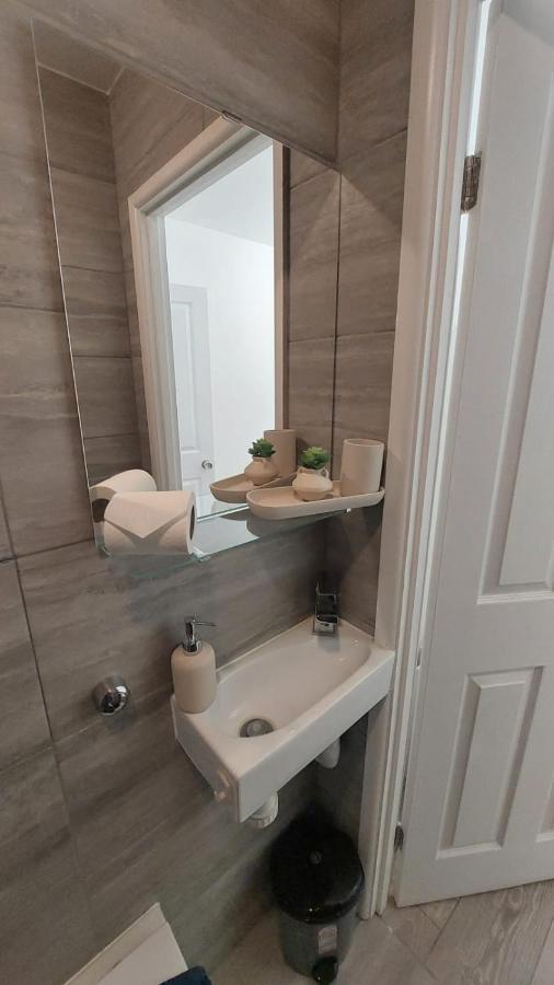 Double En-Suite Room Available In 3 Bed Apt Londýn Exteriér fotografie