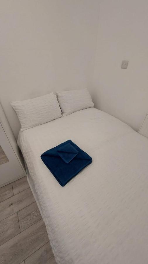 Double En-Suite Room Available In 3 Bed Apt Londýn Exteriér fotografie